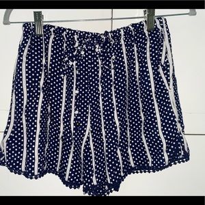 Flowy navy shorts w/ white dots sz large